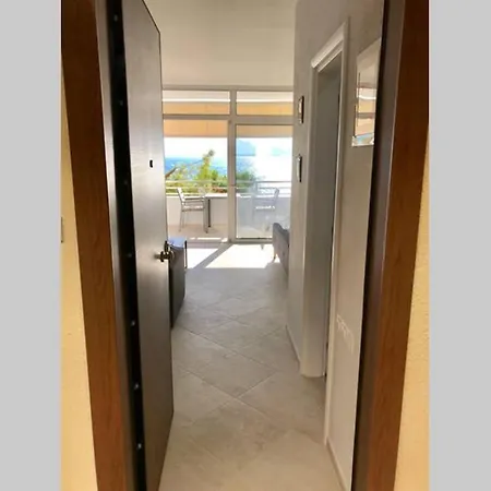 Sea View شقة لوتراكي