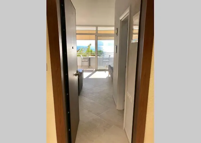 Sea View شقة لوتراكي